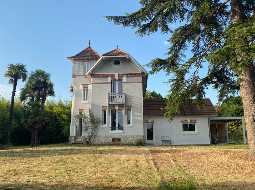 Delightful Turn Key Property, Heart of Saint Sever, Generous Gardens, Just 1hr to Ocean