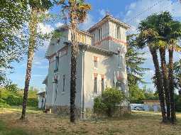 Delightful Turn Key Property, Heart of Saint Sever, Generous Gardens, Just 1hr to Ocean