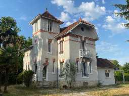 Delightful Turn Key Property, Heart of Saint Sever, Generous Gardens, Just 1hr to Ocean