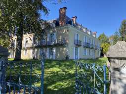 A Substantial Country Residence with a Commanding Hilltop Position, Pyrenean Views & 9.4HA 