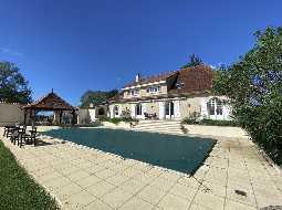 Splendid Bearnaise Villa with Panoramic Views of the Pyrenees Mountains