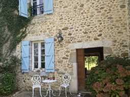 Beautiful Chateau with Independent Guest House and Mountain Views 