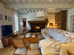Superb Architect Designed Property with Stunning Views of the Mountains