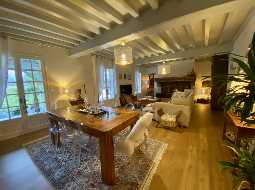 Superb Architect Designed Property with Stunning Views of the Mountains