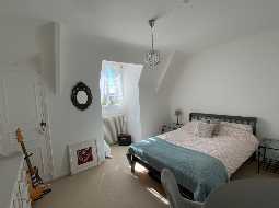 Family Home with Pyrenean Mountain Views; Pau; Jurancon Wine Region; Close to local Amenities