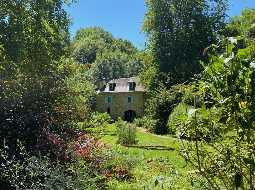 Ancien Moulin à Eau Avec Gîte au Cœur de la Campagne Basque.