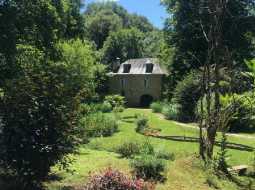 Ancien Moulin à Eau Avec Gîte au Cœur de la Campagne Basque.