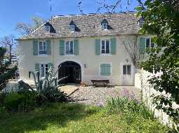 Magnificent 17C Ensemble with Family Home and Guest Cottage