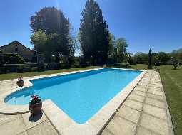 Impeccable Maison de Maître Avec Piscine et Dépendance Dans Un Cadre Idyllique