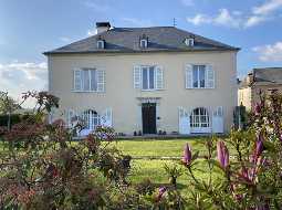 Impeccable Maison de Maître Avec Piscine et Dépendance Dans Un Cadre Idyllique