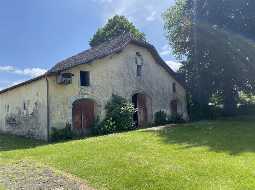 An Immaculately Presented Early 19C Maison de Maître With Pool And Pyrenees Views