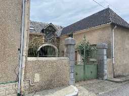 Jolie Maison du Village en Pierre, avec Jardin et Grange Attenante à 30 minutes de Pau