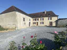 Corps de Ferme 19ème Siècle Avec 2.7 Hectares du Terrain Privé