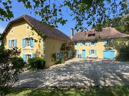 Magnificent 18C Ensemble Bearnaise With Pool, Terrasse And Majestic Mountain Views In 3.2 Hectares