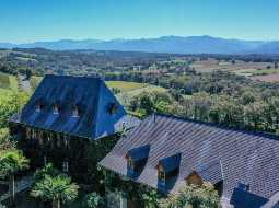 Splendide et unique maison de campagne avec une vue exceptionnelle sur les montagnes Pyrénées !!