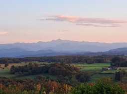 Splendide et unique maison de campagne avec une vue exceptionnelle sur les montagnes Pyrénées !!