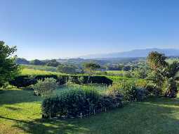 Splendide et unique maison de campagne avec une vue exceptionnelle sur les montagnes Pyrénées !!