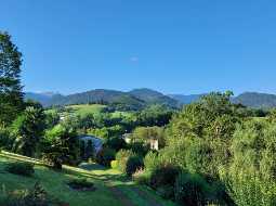 Ancienne Bergerie superbement rénovée avec vues des montagnes sur 2.6 hectares de terrain