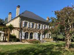 Maison de Maitre avec ancienne Maison de Gardien, Piscine, Grange, Garage et 5HA