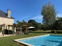 Maison de Maitre avec ancienne Maison de Gardien, Piscine, Grange, Garage et 5HA