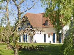 Belle Maison d'Architect Avec 4 Chambres, Piscine Chauffée et Vue Montagne