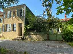 Maison de Maître avec cour très charmante et belle vue sur la vallée Chalossais