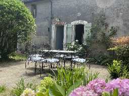 Maison de Maître avec cour très charmante et belle vue sur la vallée Chalossais