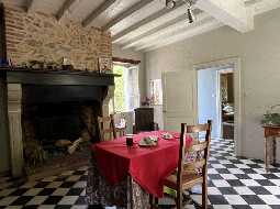 Maison de Maître avec cour très charmante et belle vue sur la vallée Chalossais