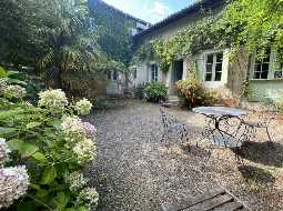 Maison de Maître avec cour très charmante et belle vue sur la vallée Chalossais
