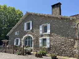 An Immaculately Presented 18C Landaise Farmhouse In Private, Landscaped Grounds of 2,500m2