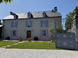 Elegant 19th-Century Béarnaise Estate with Mountain Views and Exceptional Stone Barns
