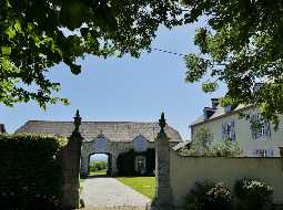 Elegant 19th-Century Béarnaise Estate with Mountain Views and Exceptional Stone Barns