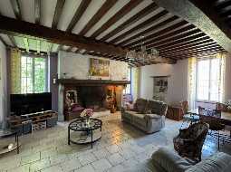 Elegant 19th-Century Béarnaise Estate with Mountain Views and Exceptional Stone Barns