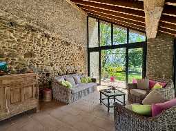 Elegant 19th-Century Béarnaise Estate with Mountain Views and Exceptional Stone Barns
