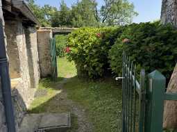  Charmante Petite Maison de Village avec Atelier et Grange