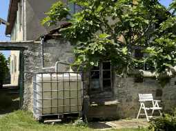  Charmante Petite Maison de Village avec Atelier et Grange