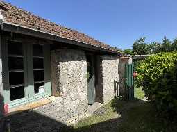  Charmante Petite Maison de Village avec Atelier et Grange