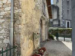  Charmante Petite Maison de Village avec Atelier et Grange