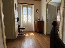  Charmante Petite Maison de Village avec Atelier et Grange