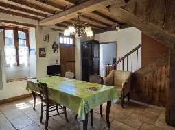  Charmante Petite Maison de Village avec Atelier et Grange