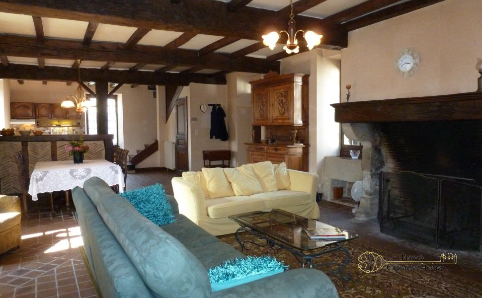 Charming 18C Ensemble Bearnaise In A Village Setting With A Half Acre of Private Gardens