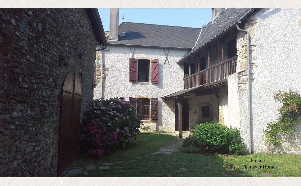 Charming 18C Ensemble Bearnaise In A Village Setting With A Half Acre of Private Gardens