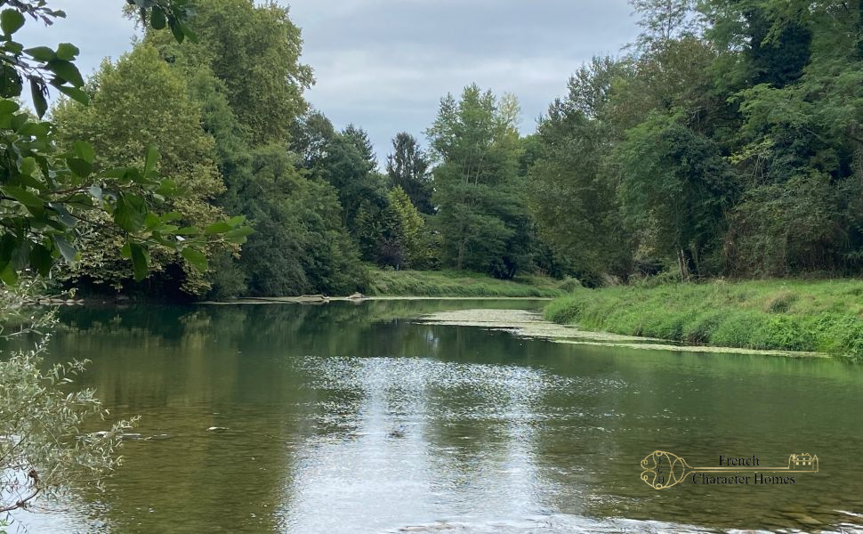 Historic property in the heart of the Medieval town of Sauveterre de Bearn