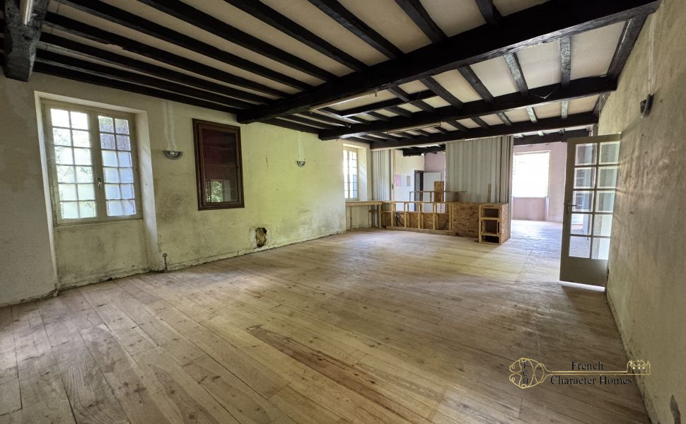Historic property in the heart of the Medieval town of Sauveterre de Bearn