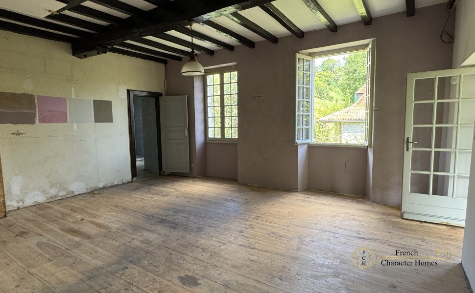 Historic property in the heart of the Medieval town of Sauveterre de Bearn
