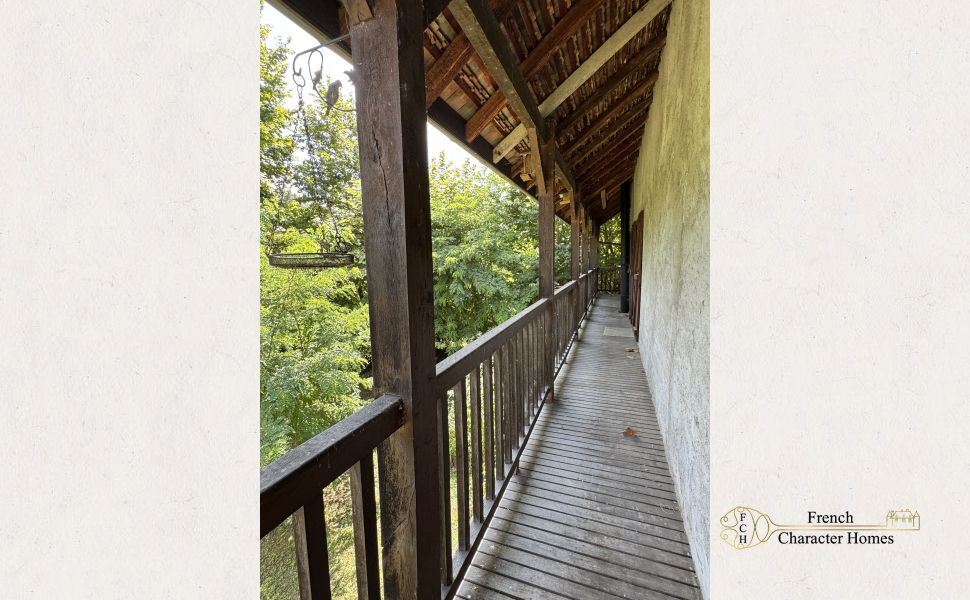 Historic property in the heart of the Medieval town of Sauveterre de Bearn