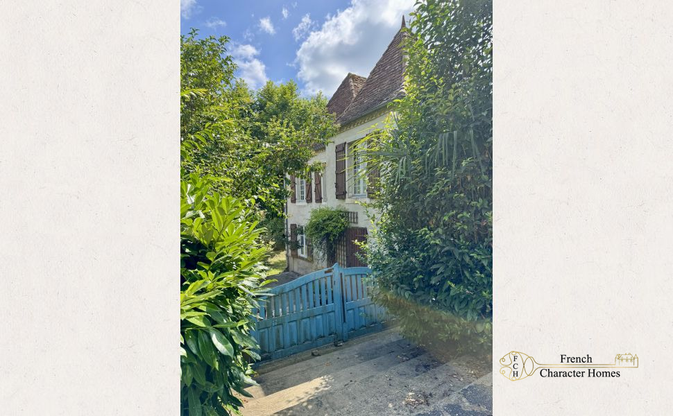 Historic property in the heart of the Medieval town of Sauveterre de Bearn