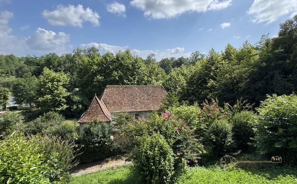 Historic property in the heart of the Medieval town of Sauveterre de Bearn