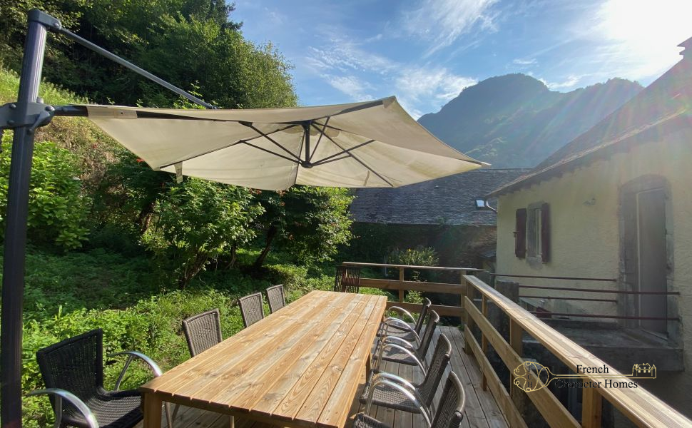Beautiful Mountain Property with Superb Views in the Heart of this lovely Pyrenean Village