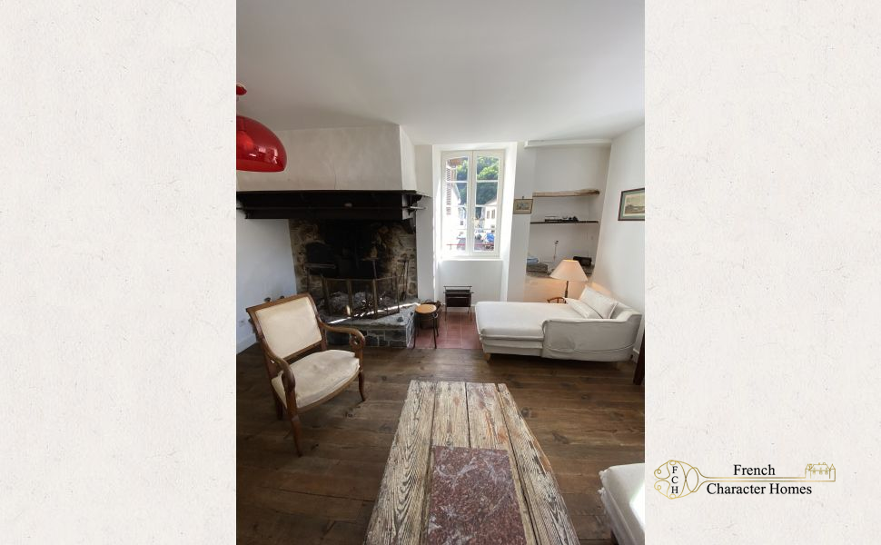 Beautiful Mountain Property with Superb Views in the Heart of this lovely Pyrenean Village